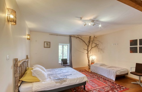 Orcival Villa | Le Paradis 30 km from Clermont-Ferrand, at the entrance of Orcival, charming town.