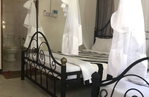 Boma la Ngombe House | Le Parlour