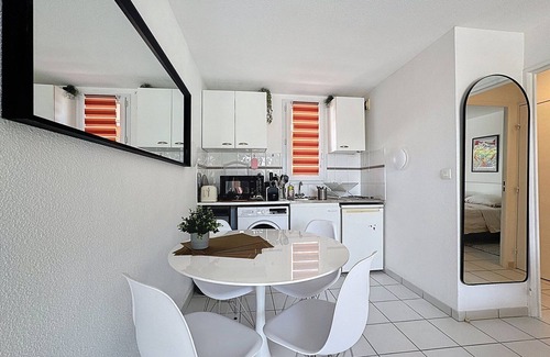 Perols Apartment | Le Patio de Santa Monica, 5 min from sea, 2 stars