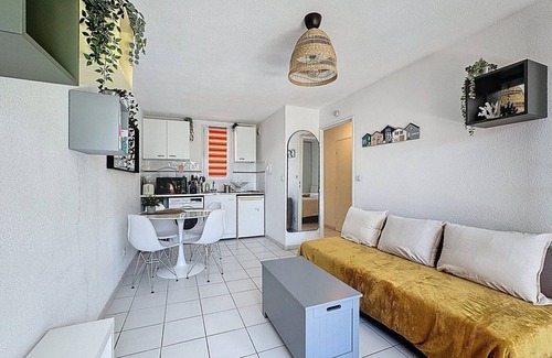 Perols Apartment | Le Patio de Santa Monica, 5 min from sea, 2 stars