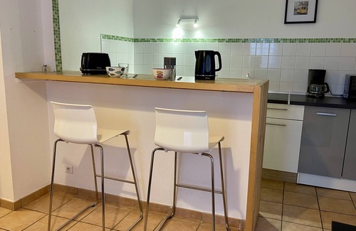 Auxerre Apartment | Le Paul Bert-Apartment-Apartment-Ensuite with Shower-City view