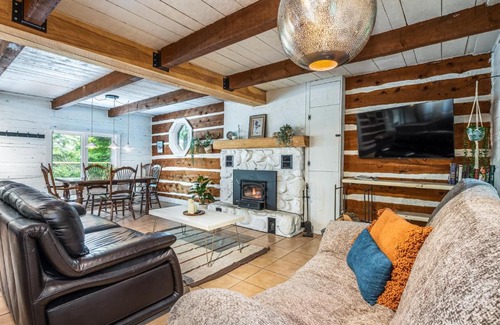 Saint-Faustin-Lac-Carre Ski Chalet | Le Petit Chalet by My Tremblant Location