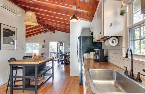 Black Mountain Cottage | 'Le-Petit Chalet' w/Fire Pit ~ 15 Mi to Asheville