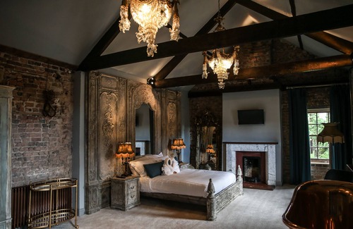 Otterburn Bed & Breakfast | Le Petit Chateau & William de Percy