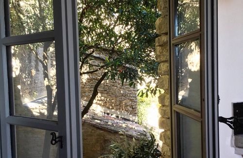 Goult House | Le Petit Château is a village house in the charming village of Goult.