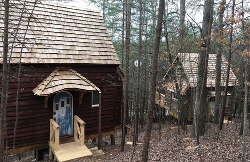 Chickamauga Cottage | Le Petit Chateau Treehouse at Candlelight Forest Resort