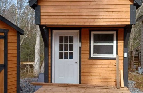 Papineau Regional County Municipality House | Le petit cottage du grand boisé - with wood-fired outdoor spa.