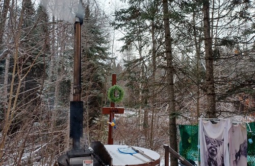 Papineau Regional County Municipality House | Le petit cottage du grand boisé - with wood-fired outdoor spa.