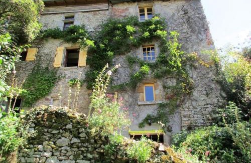 Bellac House | Le petit Fort Fleuri