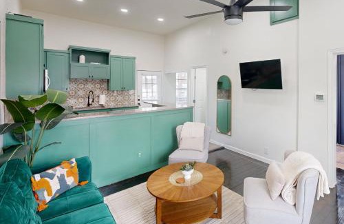 Mahncke Park Apartment | Le Petit Jardin