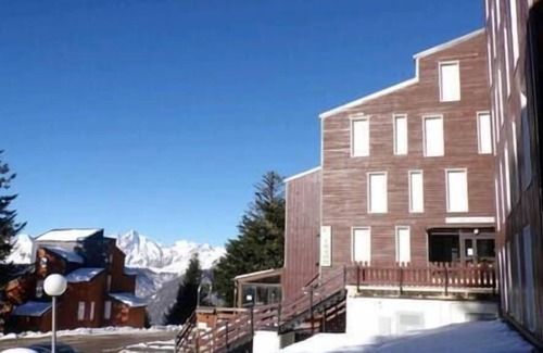 Guzet Neige Apartment | Le Petit Nid rouge and its view of the mountains 🌹, Le petit Nid Rouge