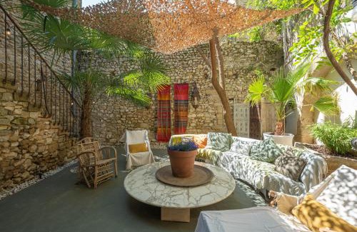Collias House | Le Petit Palais Hors Du Temps