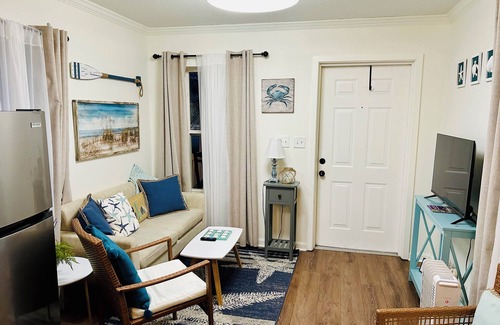 Ocean Springs Cottage | Le Petit Pearl - Downtown Ocean Springs Cottage