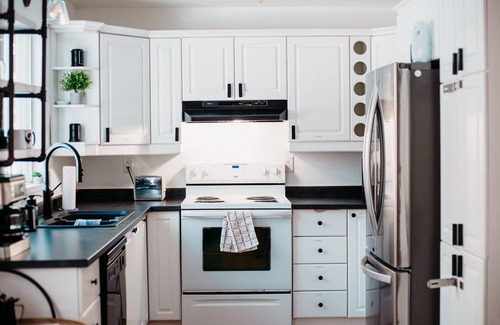 Labelle Ski Chalet | Le Petit Renard - Waterfront Retreat with Hot Tub, 45 min to Mont-Tremblant!