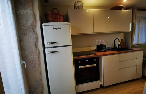 Colombier-Saugnieu House | Le Petit Saugnieu Furnished gîte for 2 people