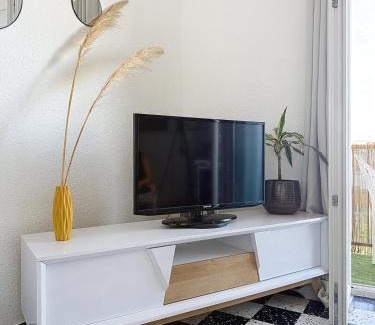 La Jetee Apartment | Le petit soleil - Vue Mer et bureau by Alto Service