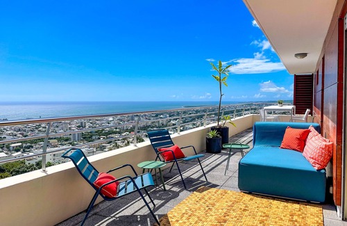 Saint-Denis Apartment | Le Pétrel dans les Nuages - Panoramic terrace over the Indian Ocean and St-Denis