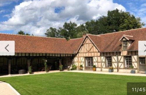 Chaumont-sur-Tharonne Bed & Breakfast | Le pigeonnier de la Farge