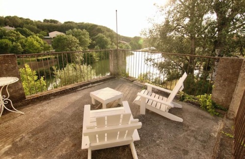 Bedarrides Apartment | Le Pigeonnier, a tower in the heart of the rivers