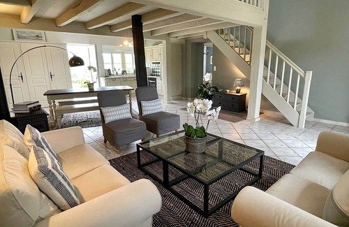 Salles House | Le Pigeonnier wonderful Gite adjoining the pool terrace