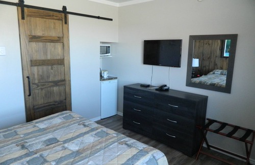 Cap-Chat Hotel | Le Pirate Motel & Camping