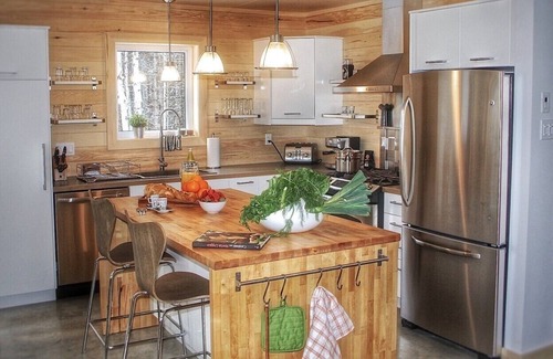 New Richmond Ski Chalet | Le Plein Nord Beautiful cottage for 12 near Station touristique Pin Rouge