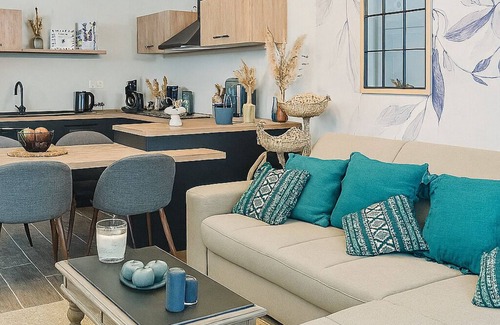 Le Plessis-Robinson Apartment | Le Plessis-Capitale: Apartment and private garden
