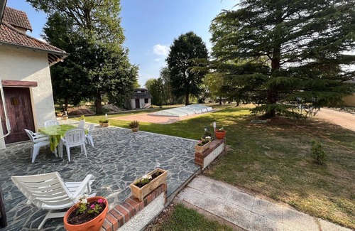Saint-Hilaire-de-Court Villa | Le Poirier au Roi, villa with swimming pool, jacuzzi and pond
