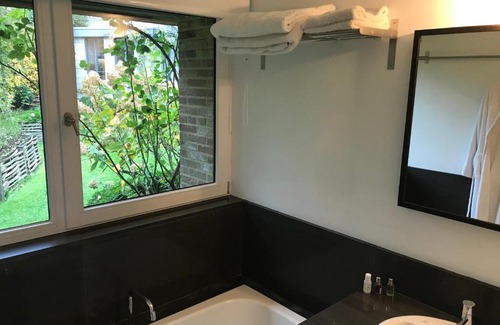 Couture-Saint-Germain Bed & Breakfast | Le porche