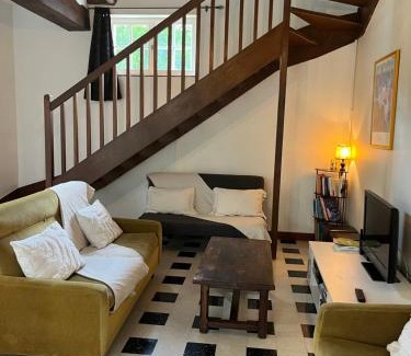 Avaray House | Le port au vin