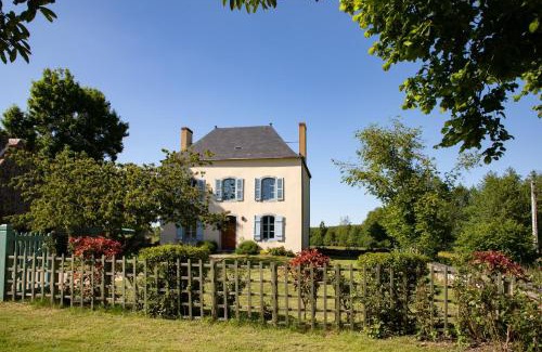 Saint-Pierre-sur-Erve House | Le Presbytère