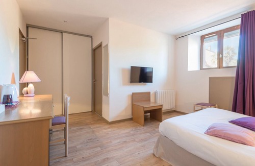 Vic-en-Bigorre Hotel | Le Réverbère - La Cuisinerie - L'Hôtellerie