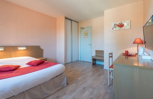 Vic-en-Bigorre Hotel | Le Réverbère - La Cuisinerie - L'Hôtellerie