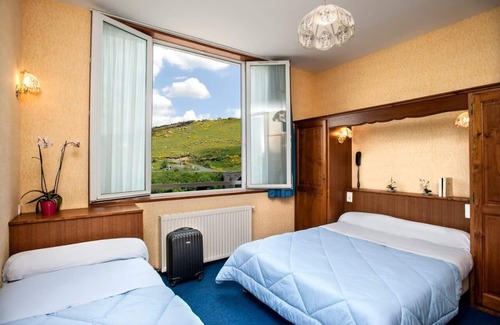 Recoules-d'Aubrac Hotel | Le Relais de L'Aubrac