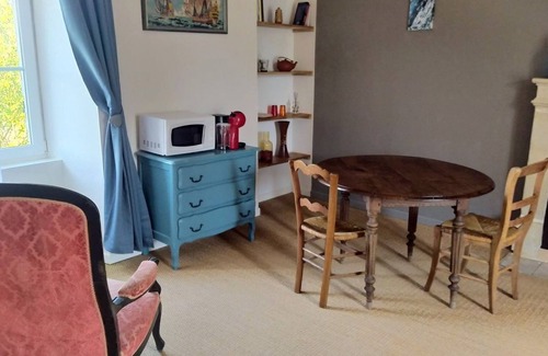 Clinchamps-sur-Orne House | Le Relais Francette Along the voie verte, pets welcome