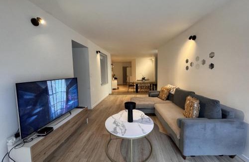 Ecommoy Apartment | Le Repère des Pilotes - Gare - 13p - Rêve au Mans