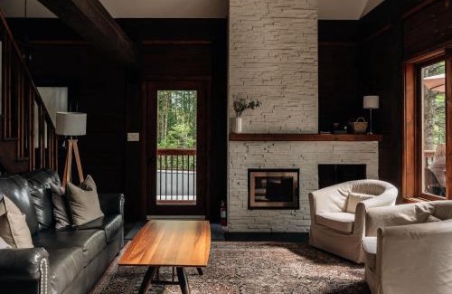 Chertsey Ski Chalet | Le Repos - Warmth of wood and modern decoration