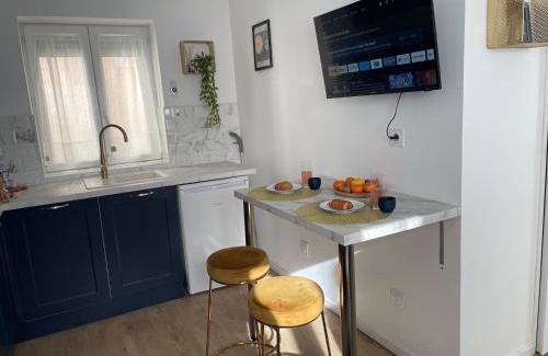 Montlucon Apartment | Le Requiem -Terrasse -Climatisation -Gare