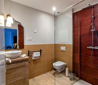 Riorges Apartment | Le Riad, sauna & jacuzzi