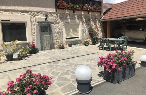 Le Glaizil Bed & Breakfast | Le Rocher des Ducs, vue sur montagne, abris voitures et motos