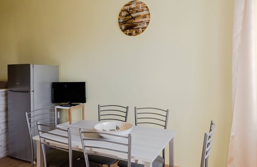 Zona XV Torre Maura Apartment | Le Rondini Apartment, 5 persone, 2 balconi, Policlinico Casilino e Tor Vergata