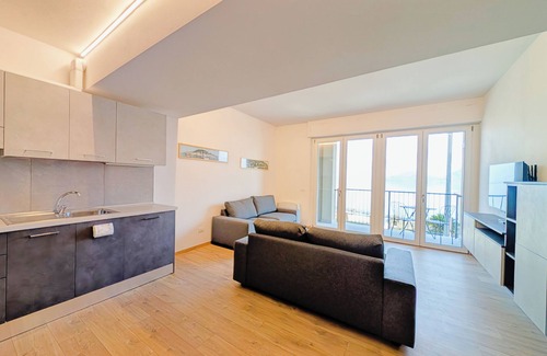 Naggio Apartment | Le Rondini C Apartment: lake-view balcony, Wi-Fi, AC and garage!