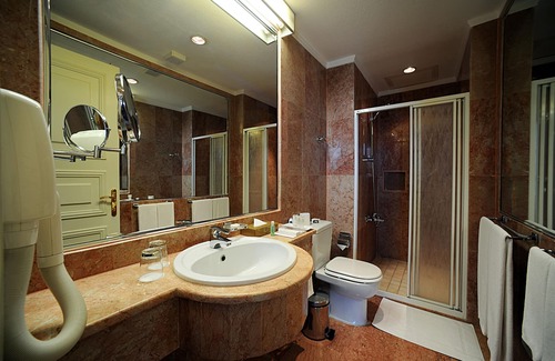 Bneid Al Qar Hotel | Le Royal Hotel