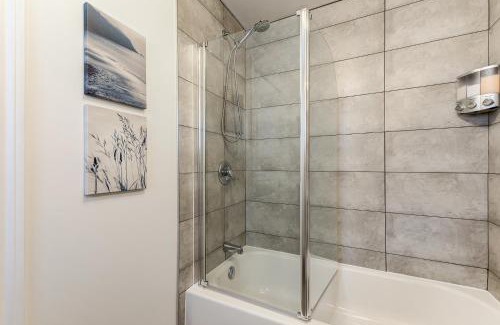 Quartier 5-4 Apartment | Le Royale - Havre de paix