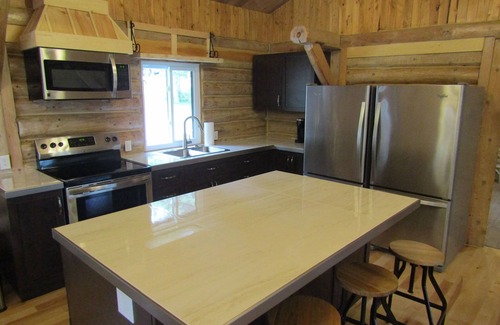 Saint-Luc-de-Bellechasse Ski Chalet | Le RUSTIK SPA privé/Table de Billard/foyer 5 rooms:9 queen-size beds-2 sofa beds
