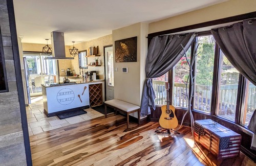 Chertsey Ski Chalet | Le Sanctuaire de L'artisan Luxury Waterfront Accommodation