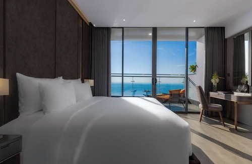 Son Tra Hotel | Le Sands Oceanfront Danang Hotel