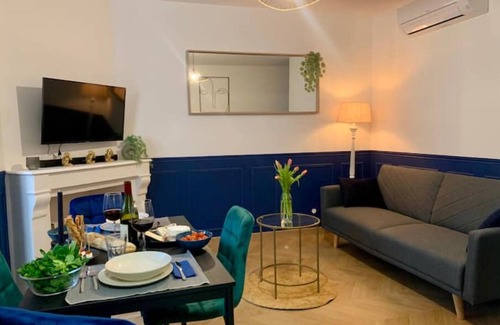 La Gare Apartment | Le Saphir - Appartement Chic à Proximité de la Gare Dans une rue Calme !