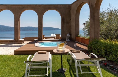 Pulciano Villa | Le Selve Lake View Villas