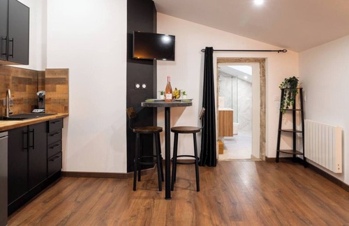 Saint-Laurent-sur-Saone Apartment | Le Sigorgne Downtown Station